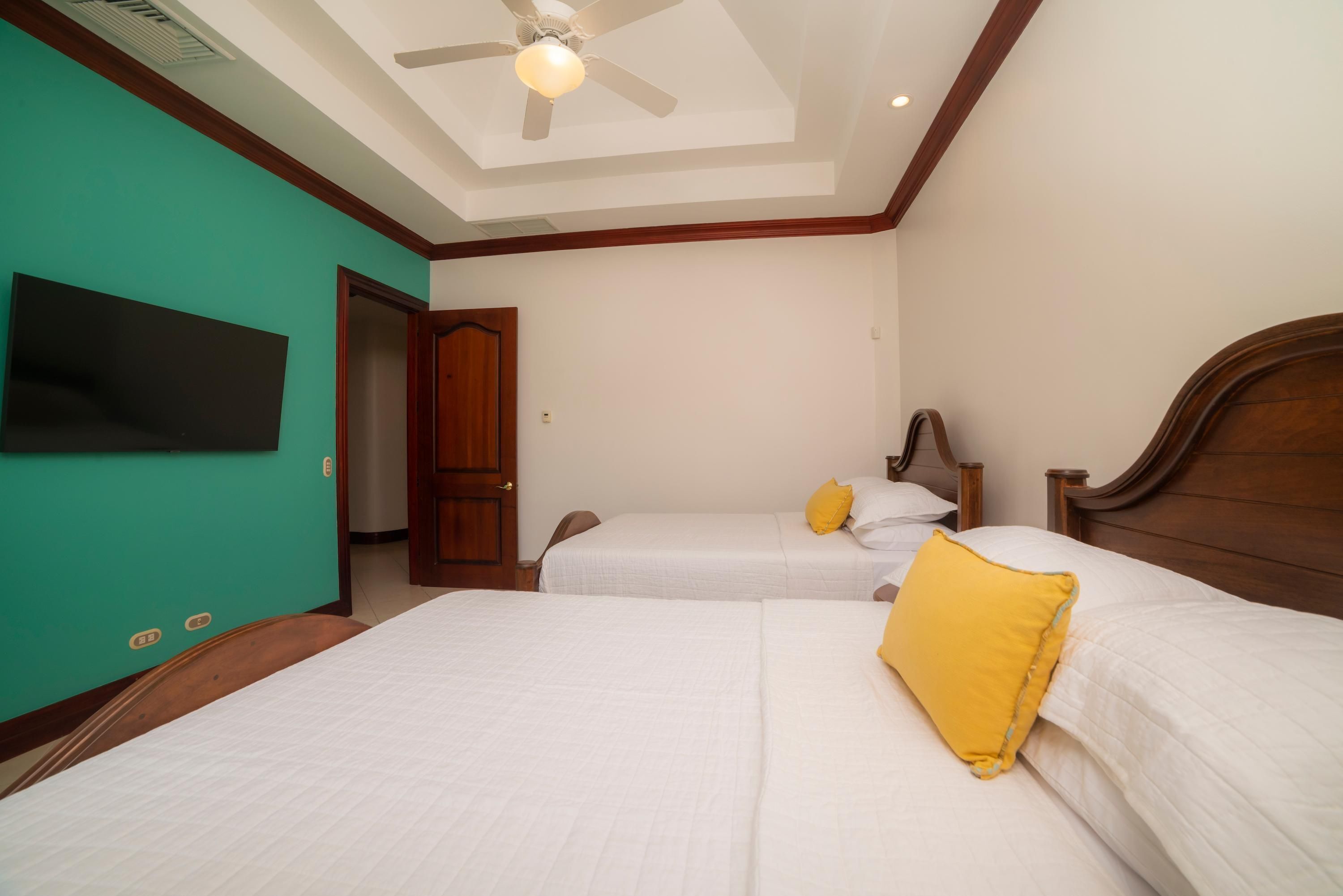 Apartment | 3 bedrooms, travel cot, Internet