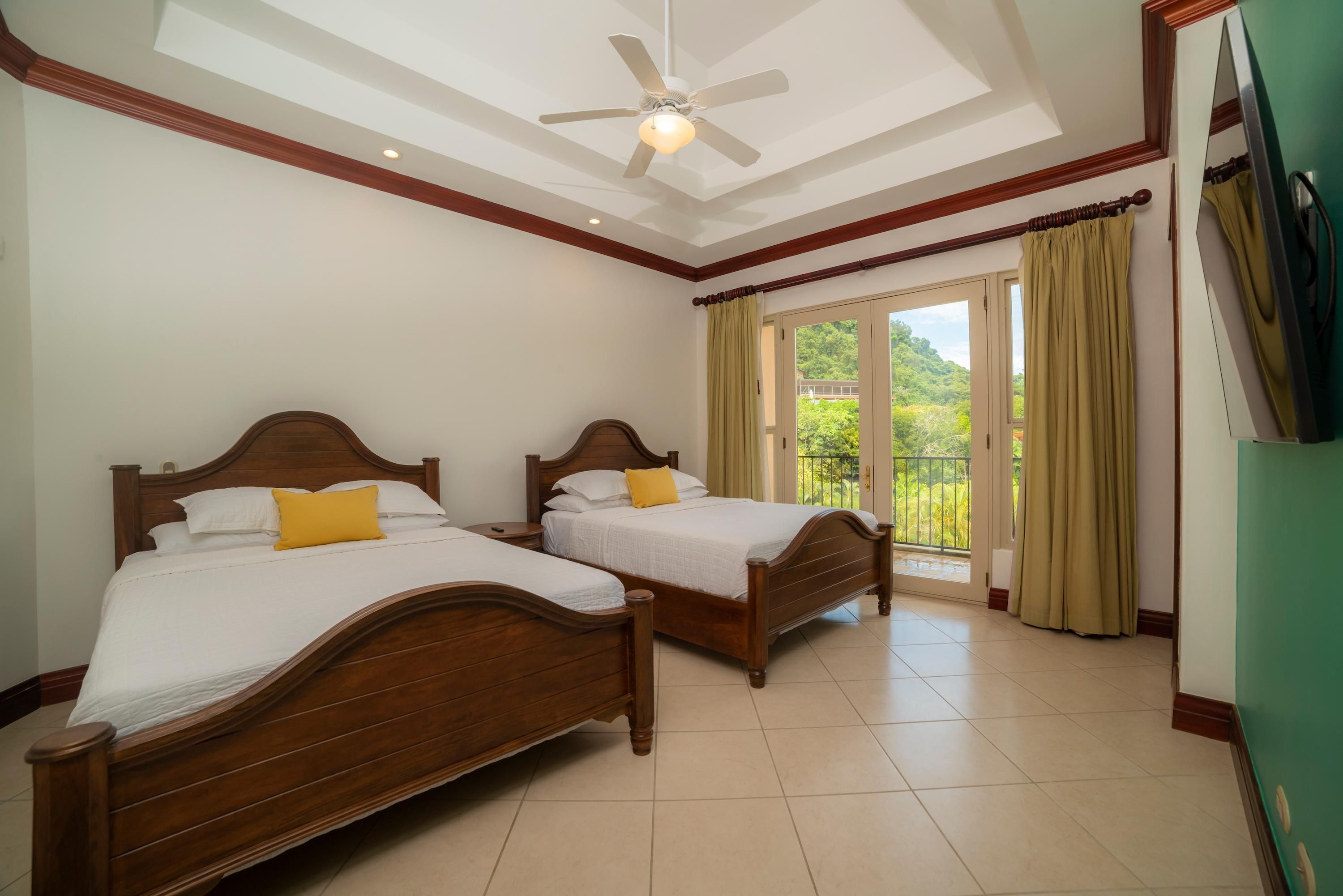 Apartment | 3 bedrooms, travel cot, Internet