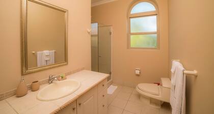 Bella Vista 2C - 3 bdr 3 1 2 Bath