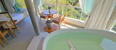 Master Suite Sea View | Deep-soaking bathtub