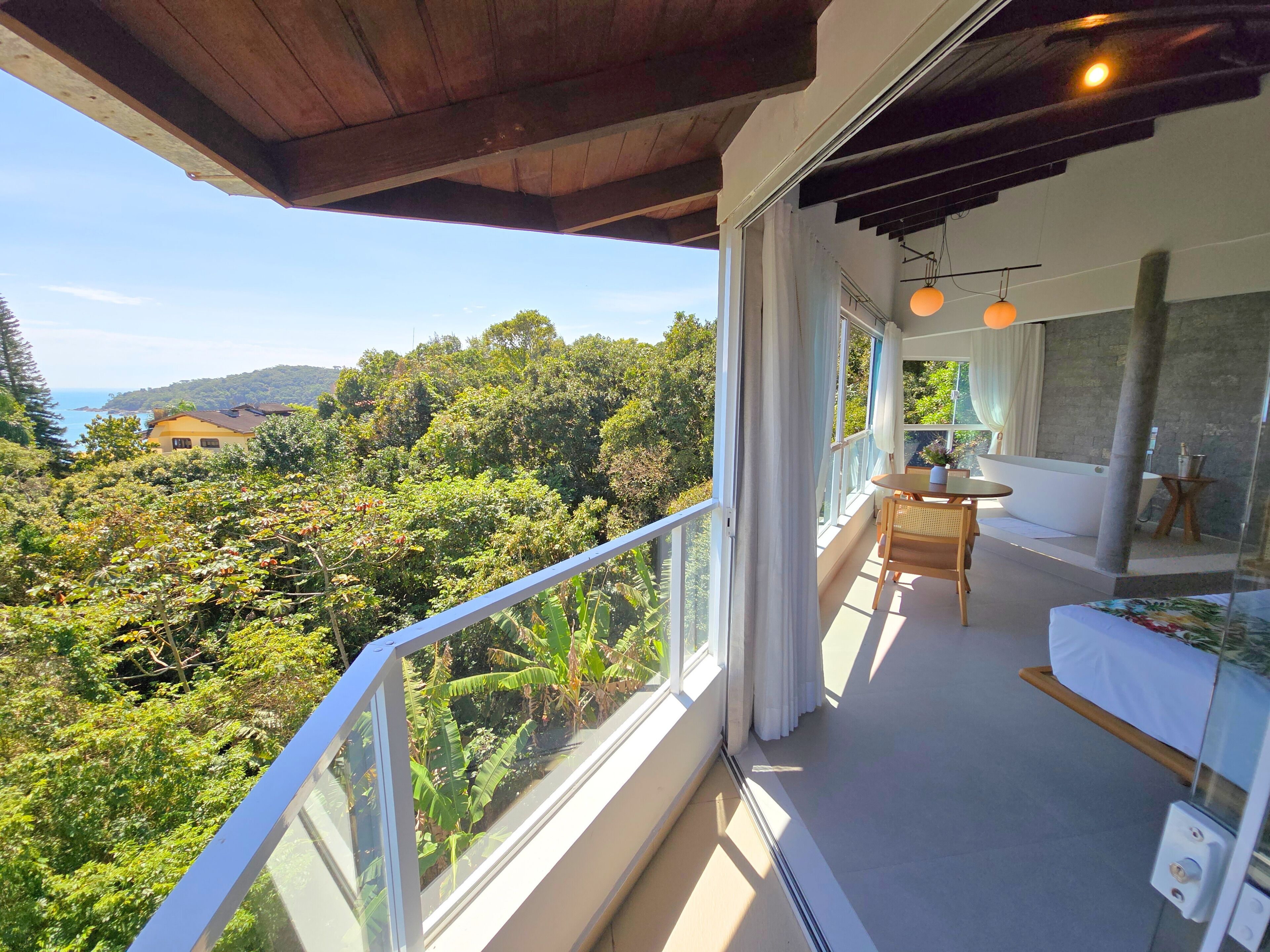 Master Suite Sea View | 开放式门廊