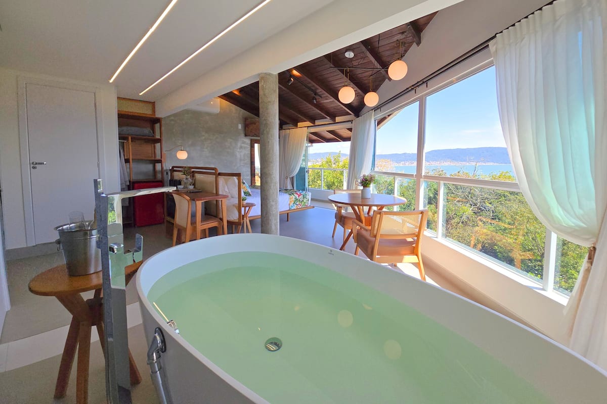 Master Suite Sea View | 1 bedroom, in-room safe, blackout drapes, free WiFi