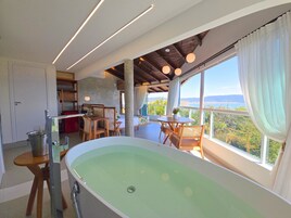 Master Suite Sea View | In-room safe, blackout drapes, free WiFi