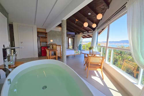 Master Suite Sea View | Cofres nos quartos, cortinas blackout, Wi-Fi de cortesia
