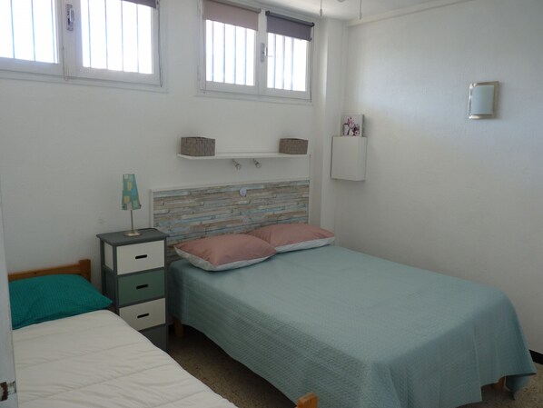 1 Schlafzimmer, Bügeleisen/Bügelbrett