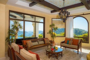 5 bedrooms - Casa Puesta del Sol in Herradura (Jacó)