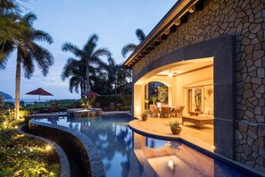 Villa | 4 bedrooms - Villa La Perla in Herradura (Jacó)