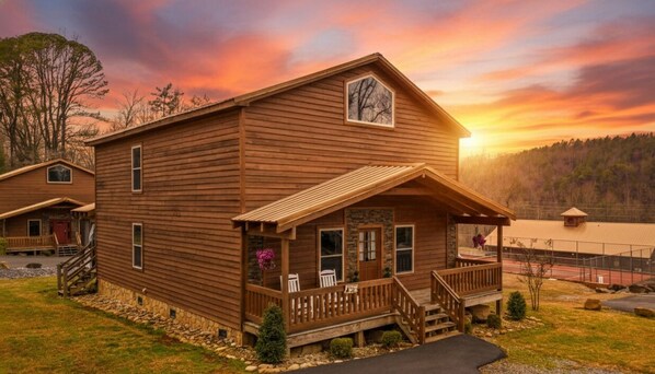 Unclassified image, 1 of 47, button - Perfect for Girls Trips! 4 Suites & Amazing Pool! (Gatlinburg)