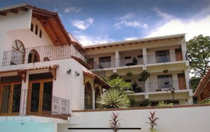 Exterior - 6 Bedrooms Ocean Villa Just 400 meters from the Ocotal Beach (Playa Ocotal)
