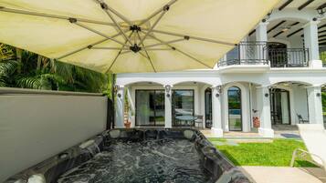 House | 6 bedrooms, Internet