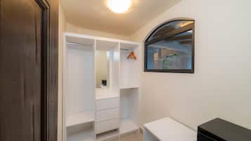 House | 6 bilik tidur, Internet