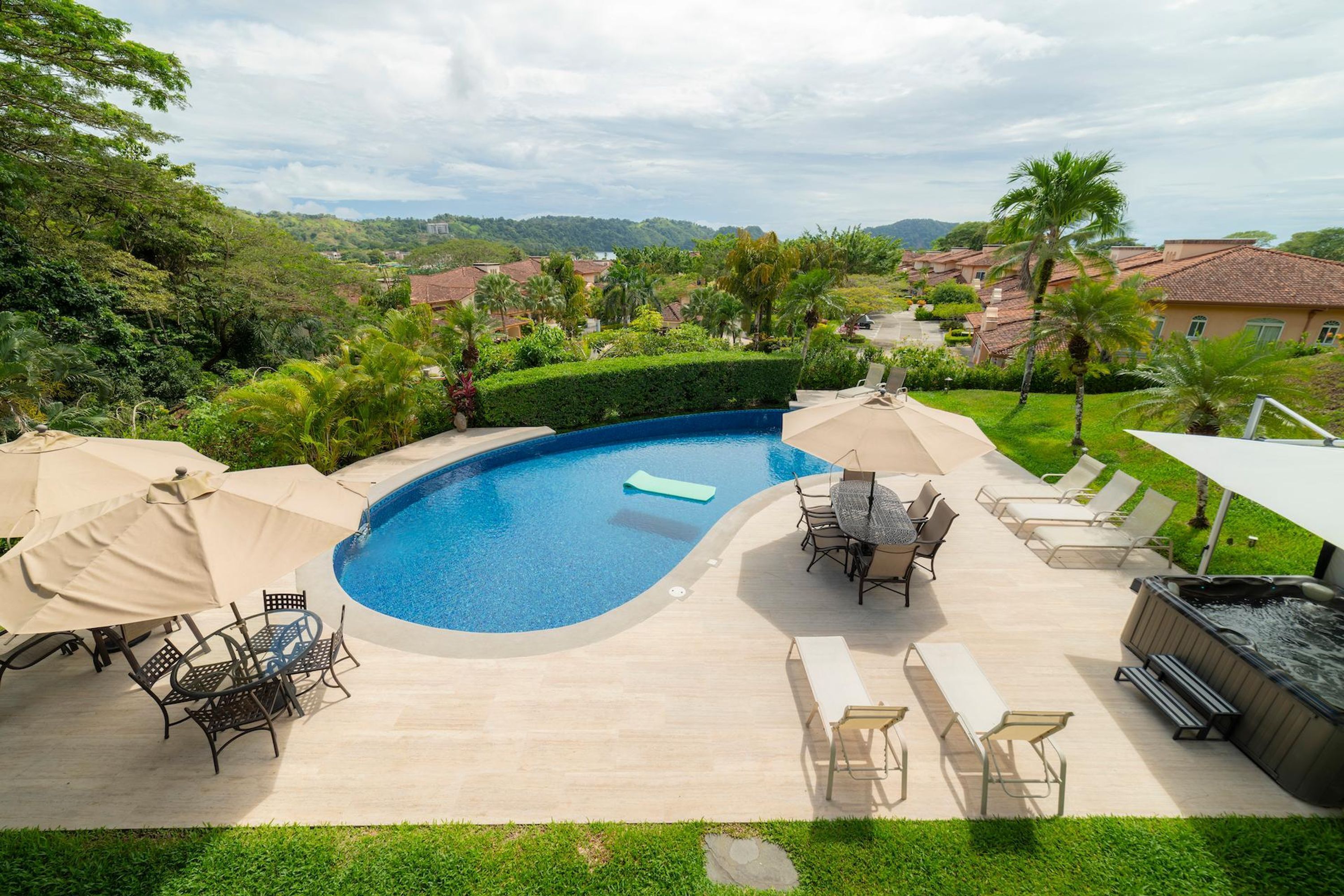 House | 6 bedrooms, Internet