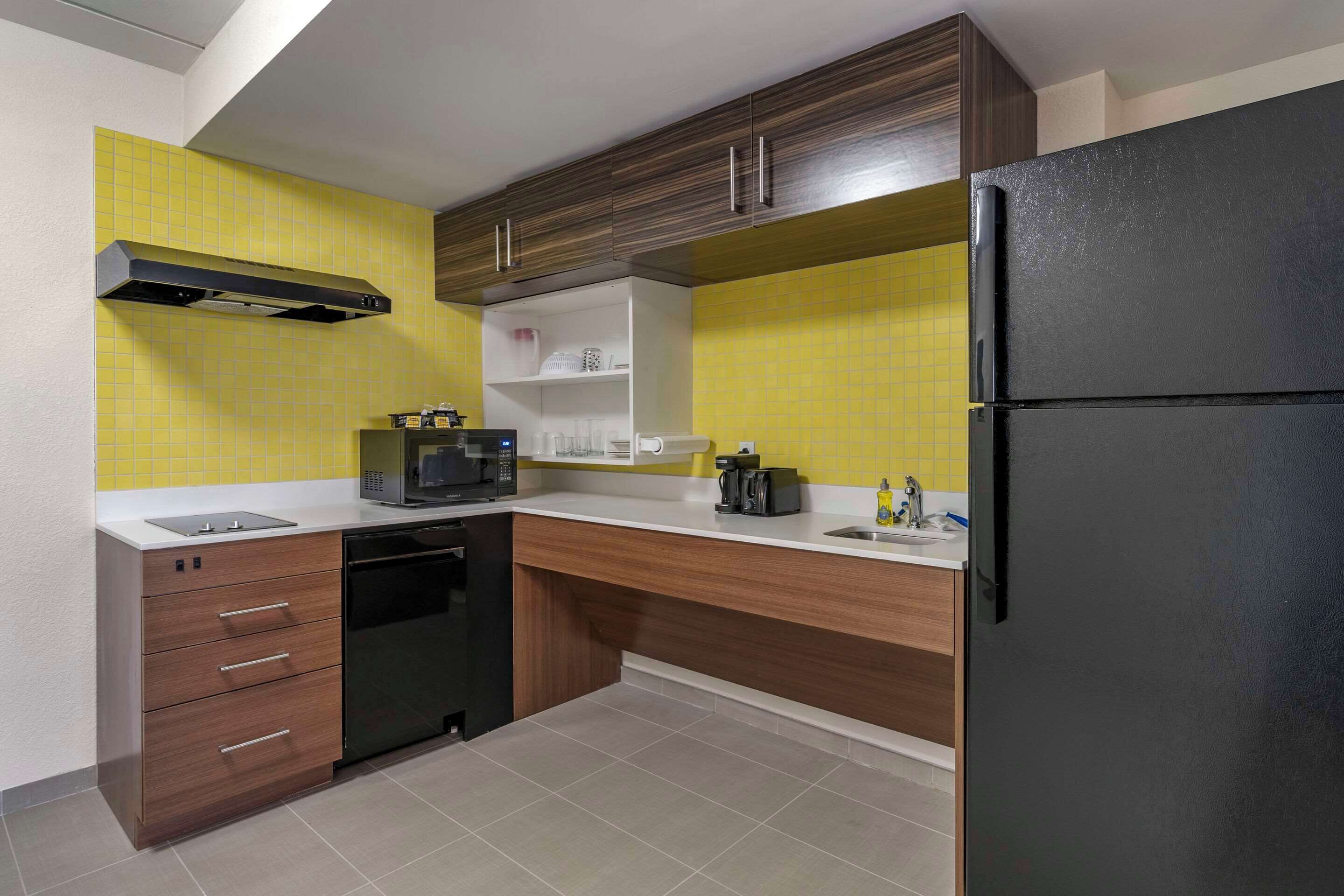 suite, 1 king bed, accessible, non smoking | pillow-top beds, desk, free wifi, bed sheets