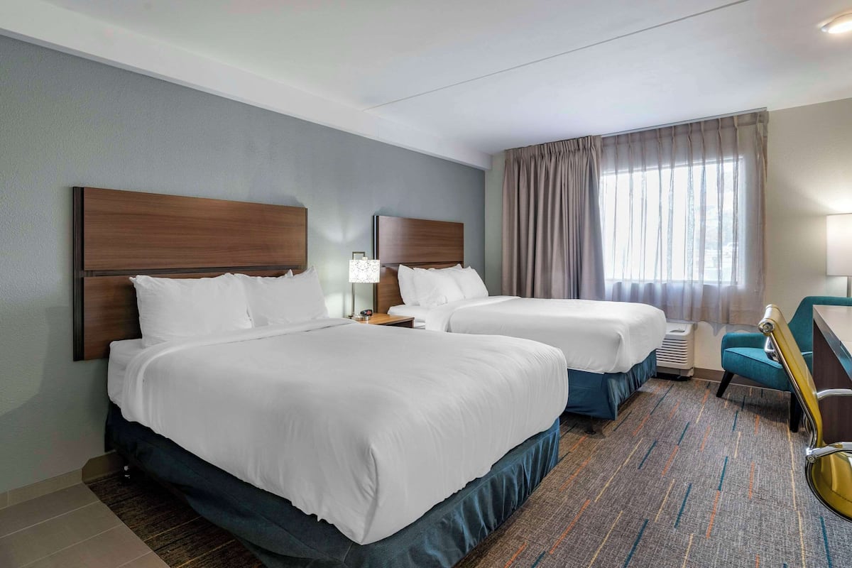 Colchones con pillow-top, escritorio, wifi gratis y ropa de cama
