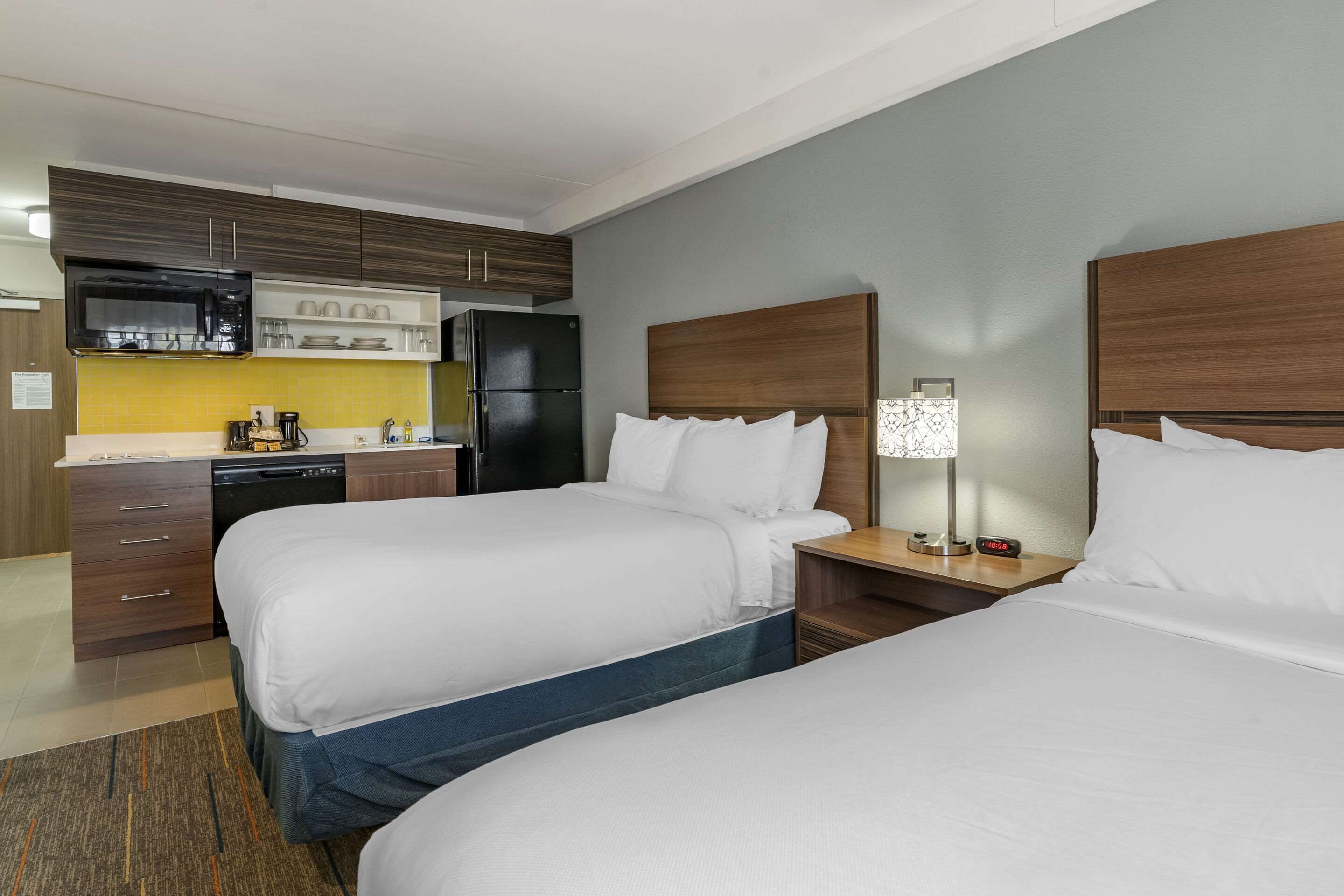 suite, 2 double beds, non smoking | pillow-top beds, desk, free wifi, bed sheets