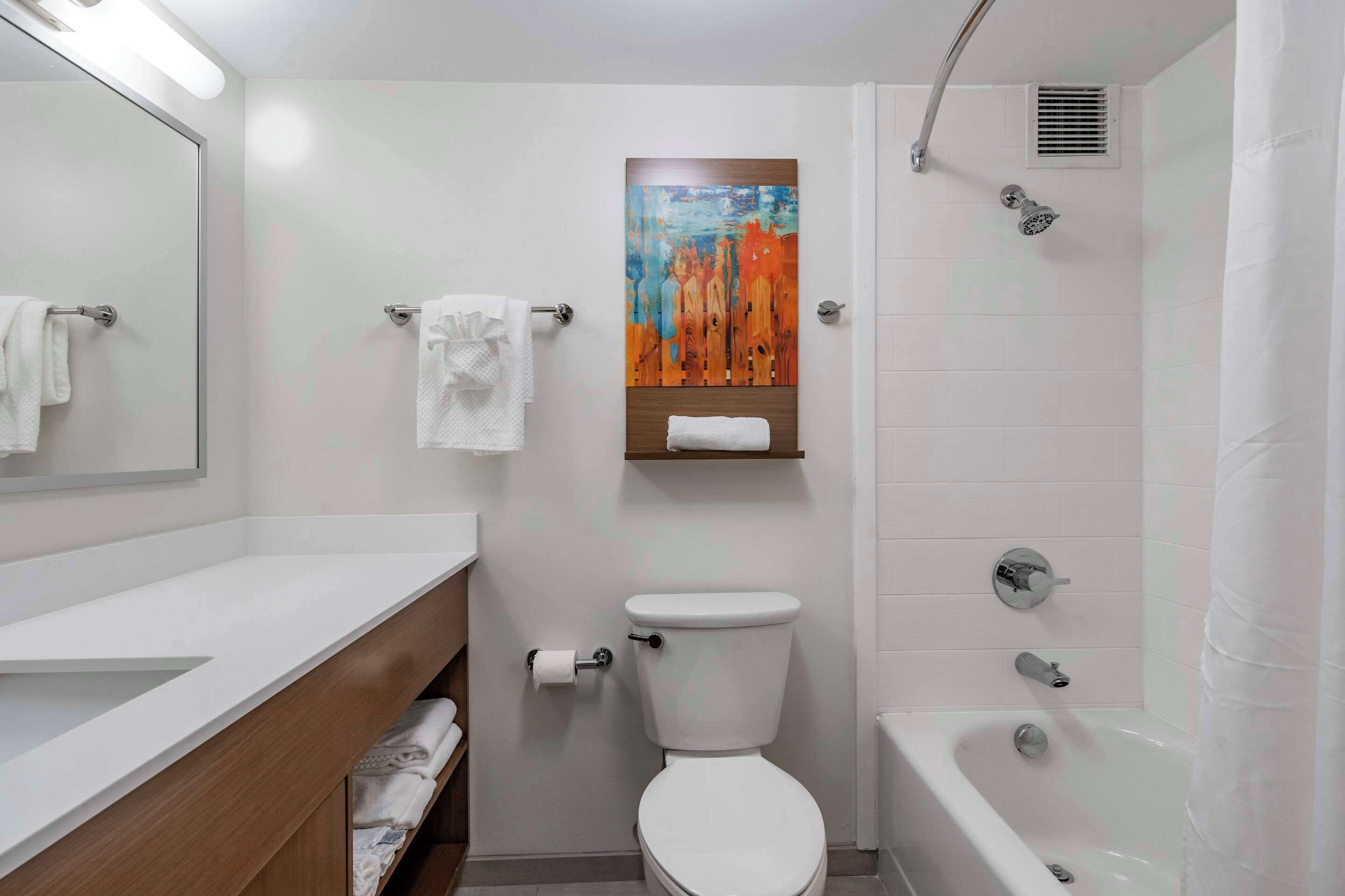 suite, 2 double beds, non smoking | bathroom | towels