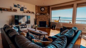 Fernseher, Kamin, Videospiele, Tischfußball