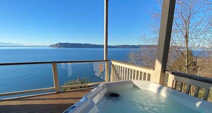 Stunning House with Views of Puget Sound! Ideal for Family Reunions