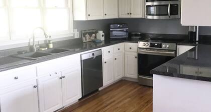 Peaceful Country Retreat just minutes from Laurens Town Square