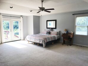 3 bedrooms, desk, free WiFi, bed sheets