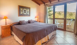 In-room safe, blackout drapes, free WiFi, bed sheets - Posada Chalet Suisse (Villa General Belgrano)