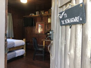 1 sovrum, skrivbord, wi-fi och sängkläder