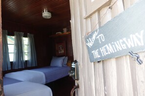 1 bedroom, desk, WiFi, bed sheets - Cabin #8 - The Hemingway (Cadillac)