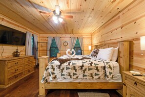 4 bedrooms, free WiFi, bed sheets - Kickapoo Pines is a large, luxurious 4 bedroom, 3 ½ bath cabin near Beavers Bend State Park, Broken Bow Lake, and all the fun activities in the Hochatown area. (Broken Bow)