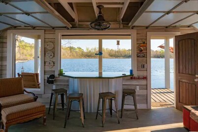 Freeman Farm “Love Shack” Bunkhouse for 5 or 1.