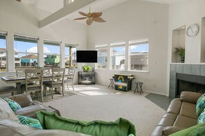 Smart TV, computer monitors