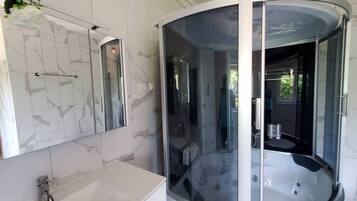 Combined shower/tub