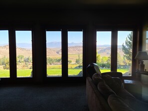 Interior - Mammoth Lakes alternative premier housing. Custom Craftsman Home 14miles East (Mammoth Lakes)