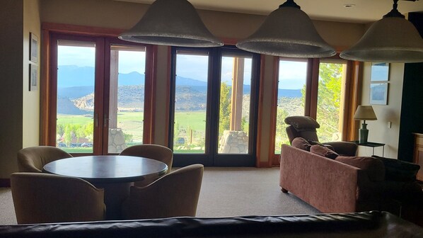 Interior - Mammoth Lakes alternative premier housing. Custom Craftsman Home 14miles East (Mammoth Lakes)