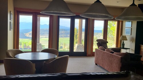 Mammoth Lakes alternative premier housing. Custom Craftsman Home 14miles East