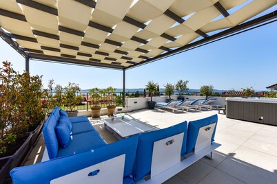Villa Azzuro with roof terrace and pool