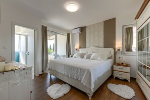 6 bedrooms, in-room safe, free WiFi, bed sheets