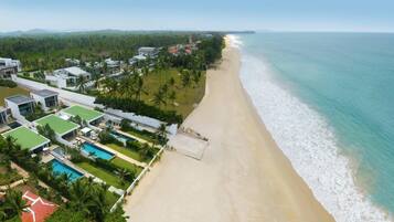 Am Strand, Liegestühle, Strandtücher