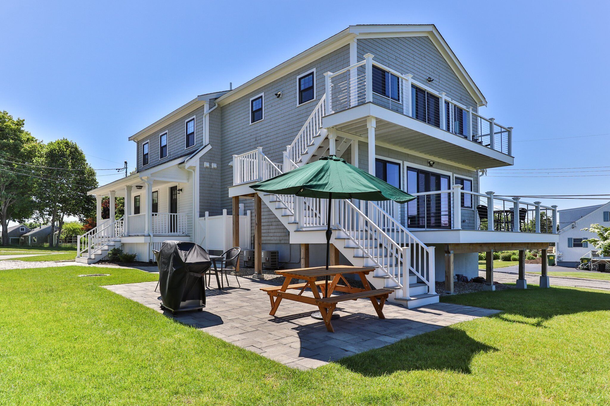 69 Knott- Pet-Friendly, .4 mi to Beach, Water View, 2 Floors of Living Space
