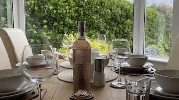 Apartment, Ensuite, Sea View (7 Min Walk To Beach) | Restaurant