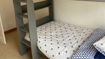 Departamento, baño en la habitación, vista al mar (7 Min Walk To Beach) | 4 habitaciones