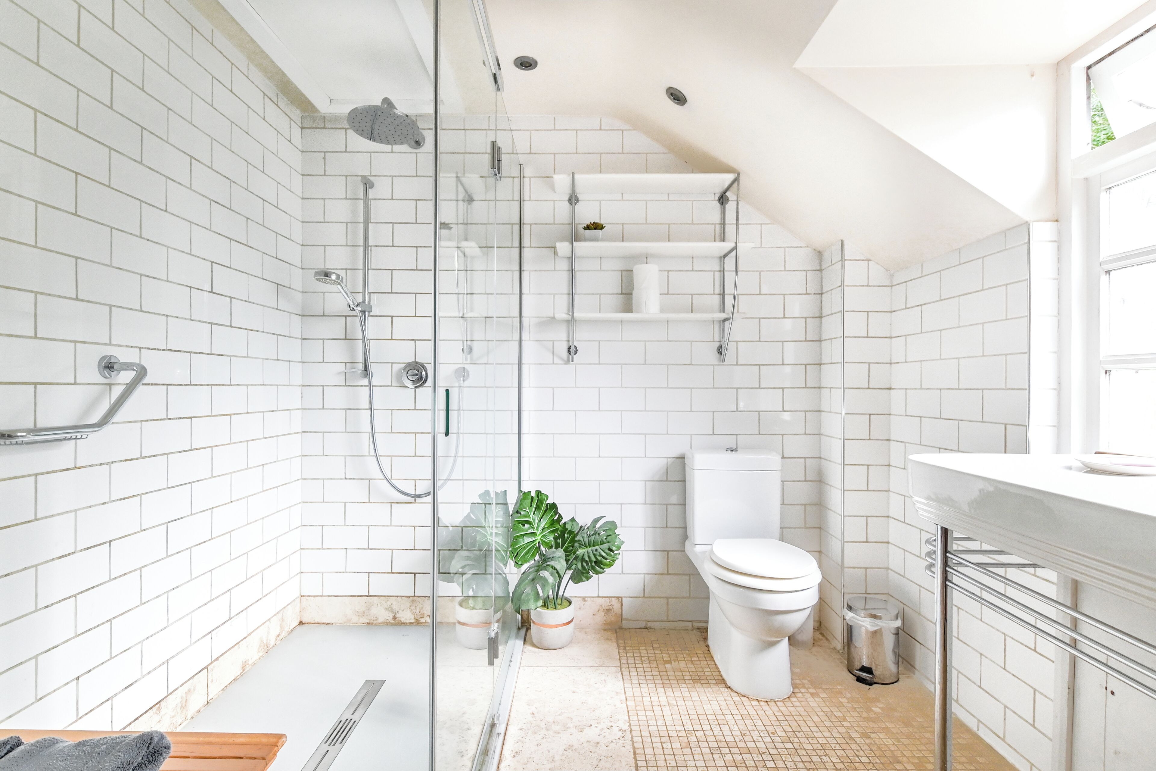 Dusche, Handtücher, Seife, Toilettenpapier