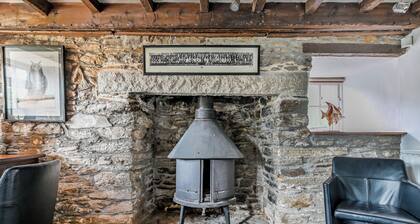 Alfresco Family Farmhouse with Sauna, Hot Tubs and Wild Swim Adventure