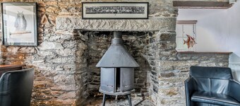 Alfresco Family Farmhouse with Sauna, Hot Tubs and Wild Swim Adventure