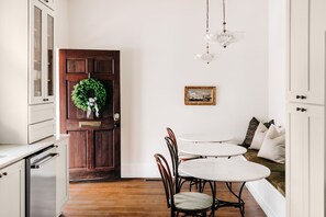 Dining - Designer Retreat in Quaint Historic District w Front Porch Dining under the oaks (Greenville)