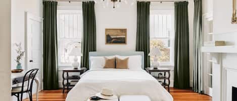 4 Schlafzimmer, Betten mit Memory-Foam-Matratzen, Schreibtisch