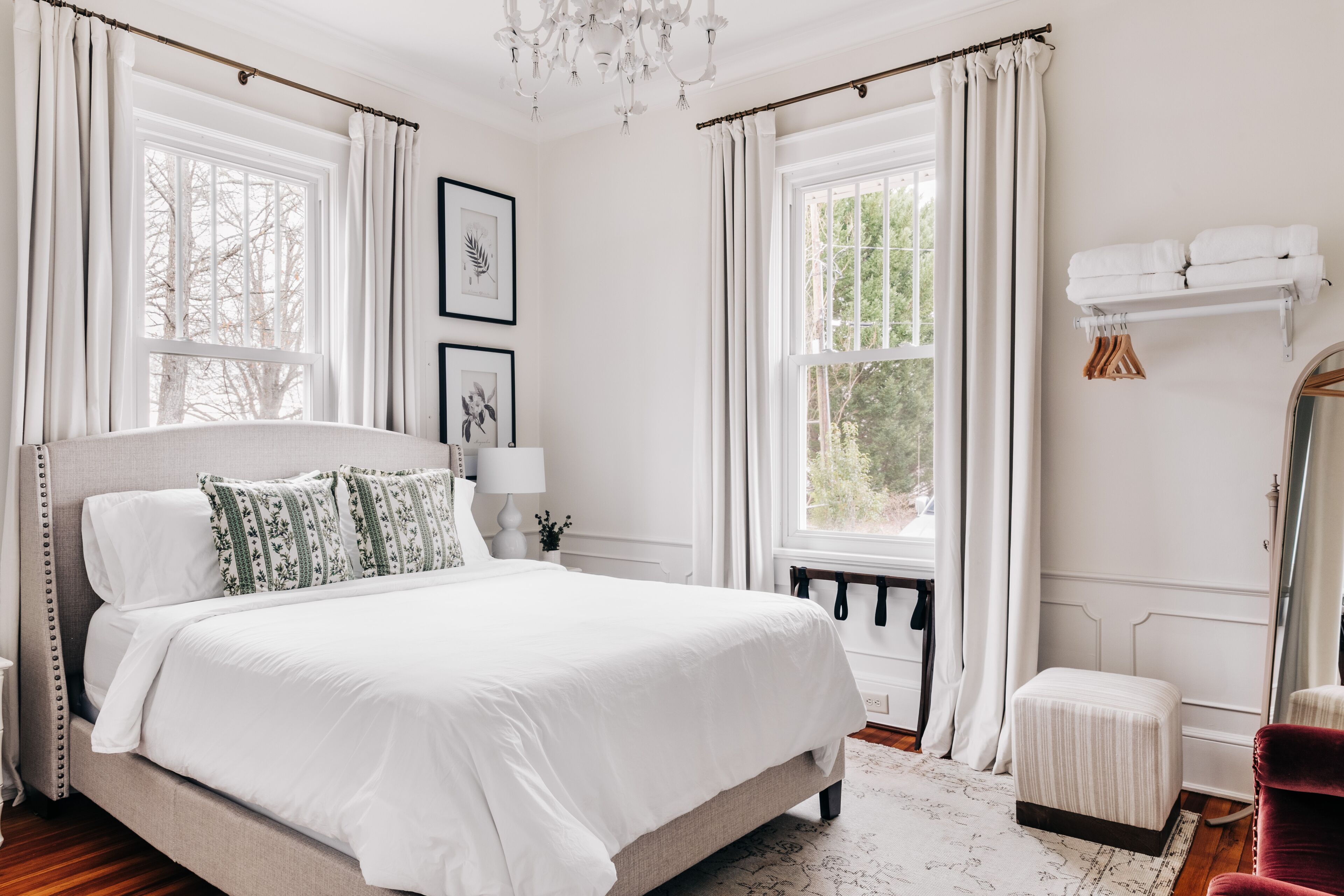 4 bedrooms, memory foam beds, desk, blackout drapes