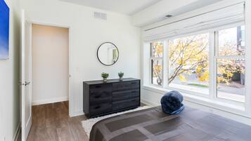 2 bedrooms, desk, travel crib, free WiFi