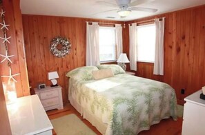 3 bedrooms, desk, free WiFi, bed sheets