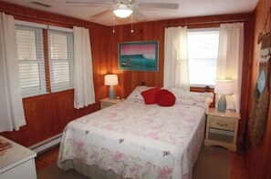 3 bedrooms, desk, free WiFi, bed sheets - "The Hammock Cottage" (Kill Devil Hills)