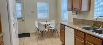 Family Fun in Normal Heights- Parking, Fenced Patio & Mins to Zoo/Beach/Downtown